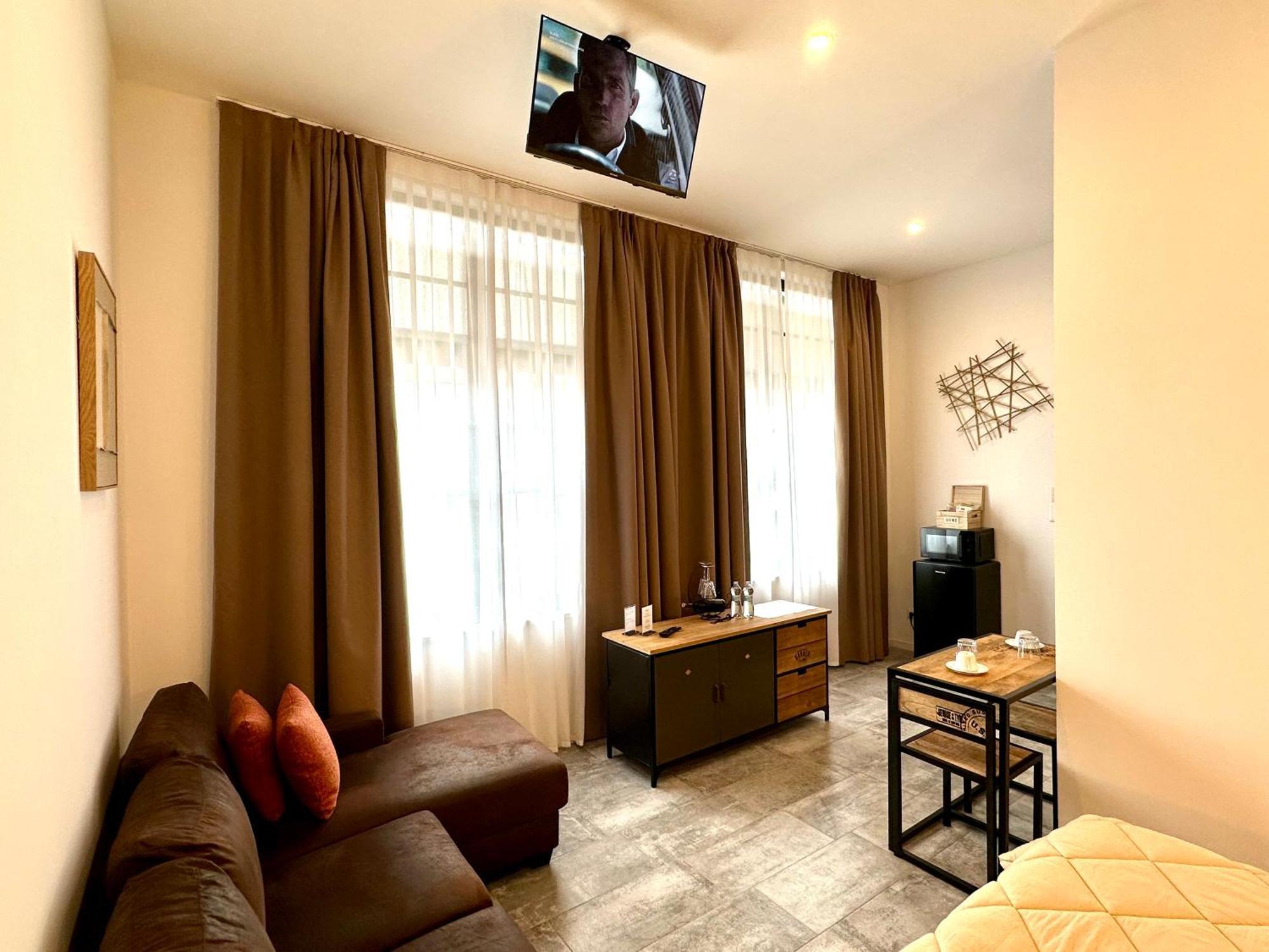 Living Como-rooms&parking Affittacamere *