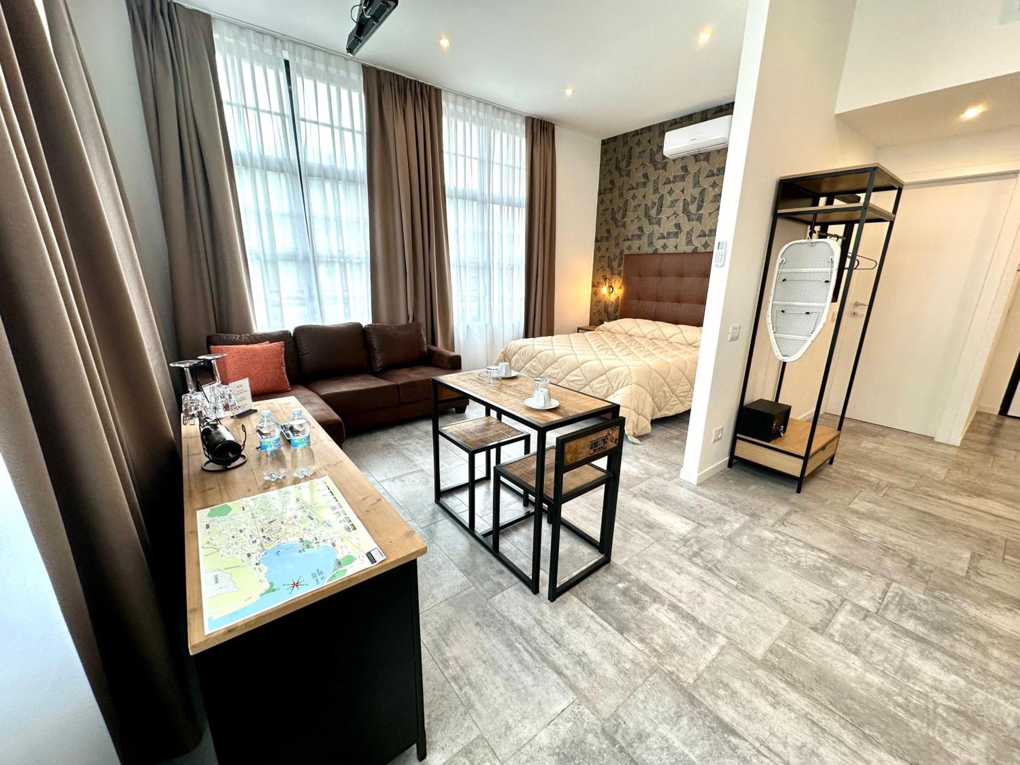 Living Como-rooms&parking *