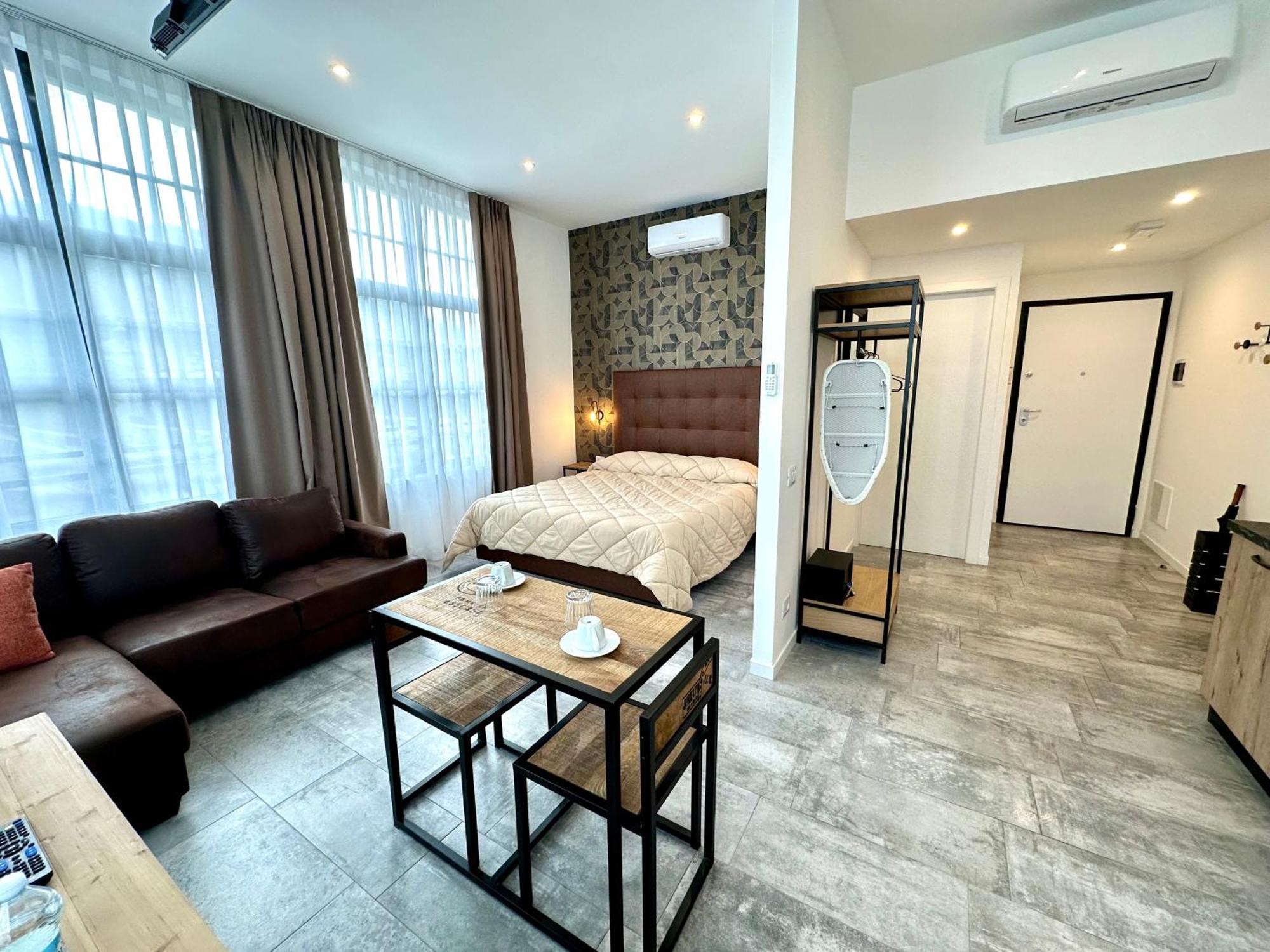 Living Como-rooms&parking