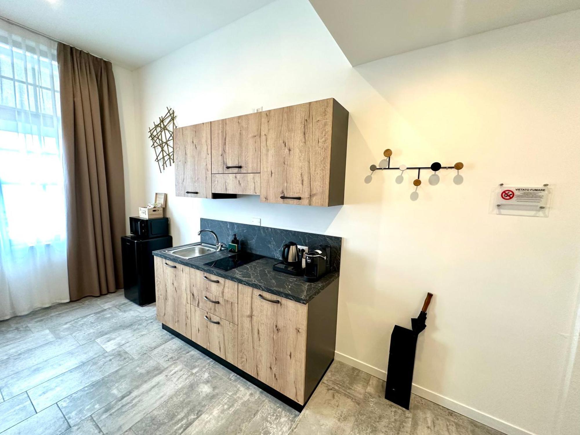Guest house Living Como-rooms&parking *