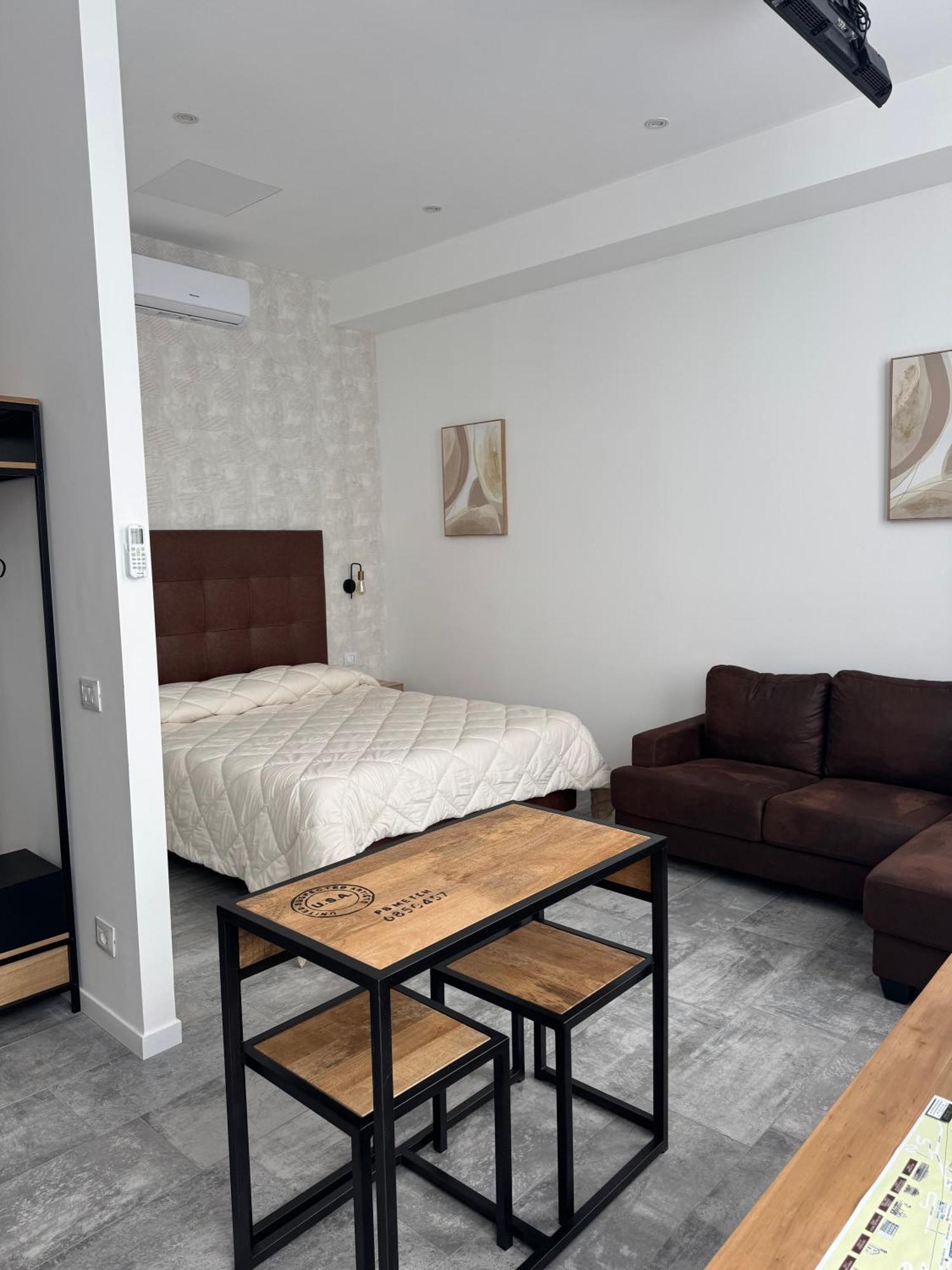 Living Como-rooms&parking Guest house Como